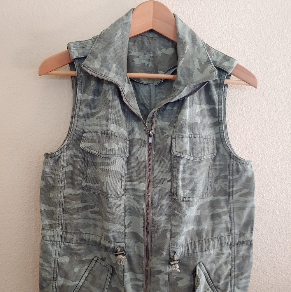Maurices camouflage vest